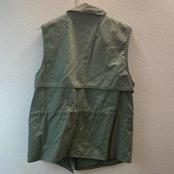 Forever 21 green utility vest. - Picture 6 of 8
